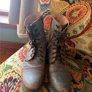 Women’s Gray Distressed Leather Boots Bed Stu